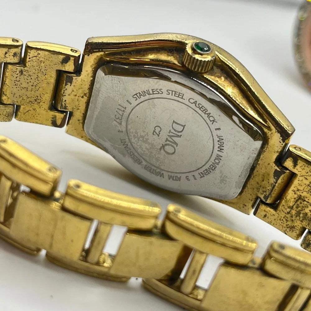 Lot of 8 Womens Fashion Watches Assorted Styles‎ Bands Faces